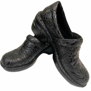 BOC Black Embossed Leather Clogs Sz 6